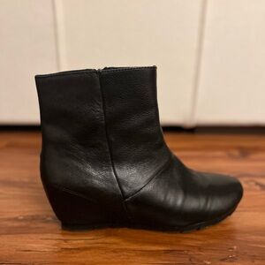 Kenneth Cole Black Leather Ankle Boot